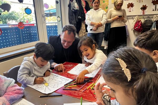 Besuch des Erzbischofs im ANKER-Zentrum