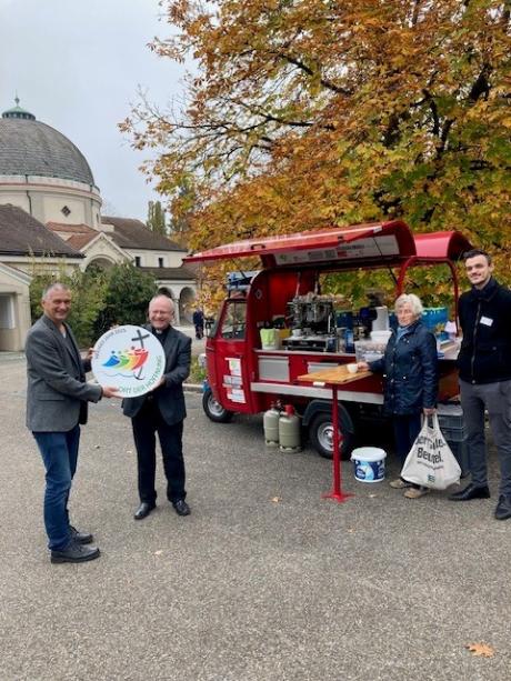 Mobiles Café am Nürnberger Friedhof an Allerheiligen