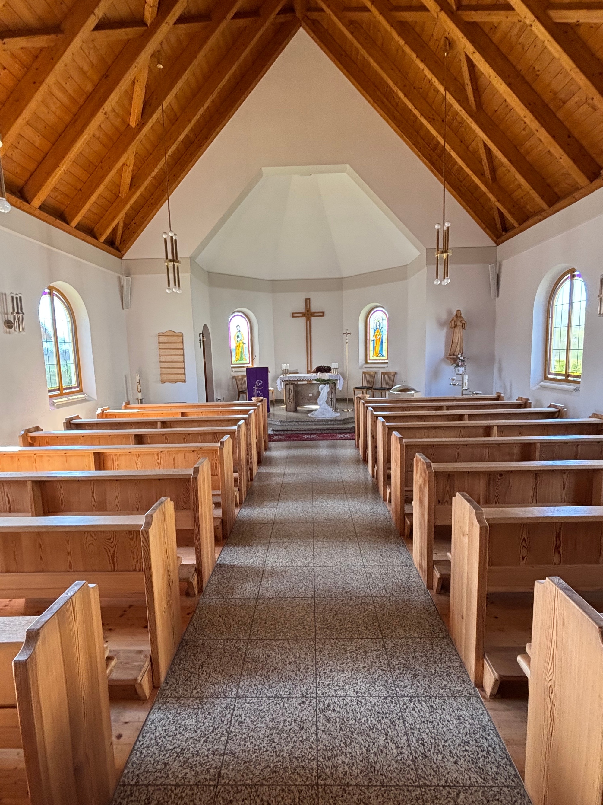 Unterlangenstadt_Oekumenische-Christuskirche_innen